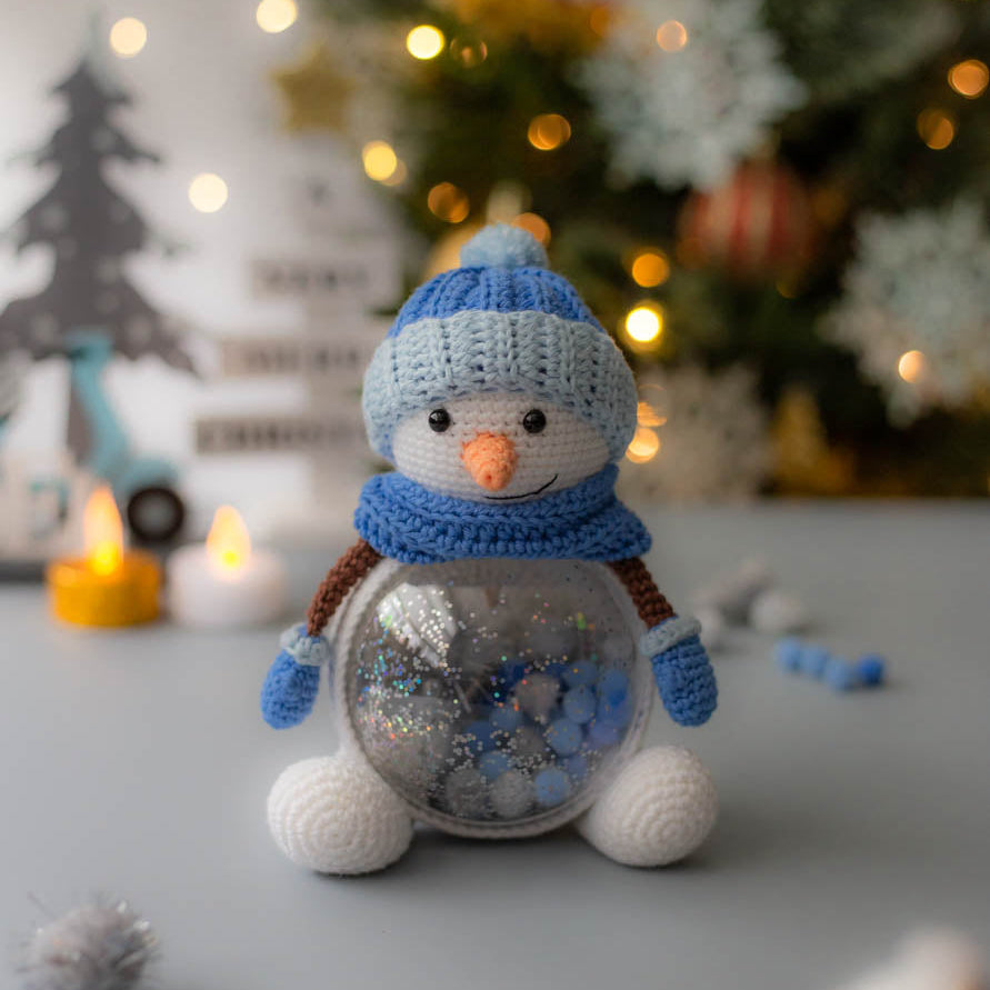 Bonhomme de neige amigurumi au crochet. Patron au crochet en PDF.