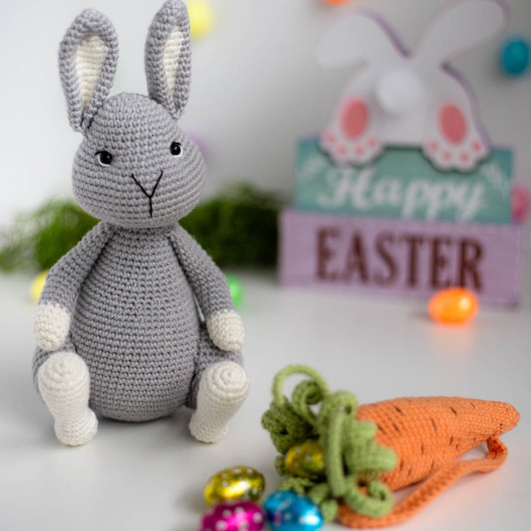 Amigurumi Crochet Easter Bunny with Carrot-Bag. Crochet Pattern in PDF