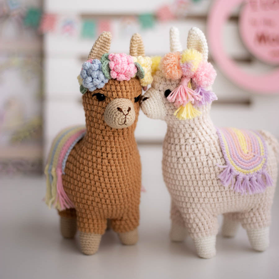 Amigurumi Crochet Llama. Crochet Pattern in PDF